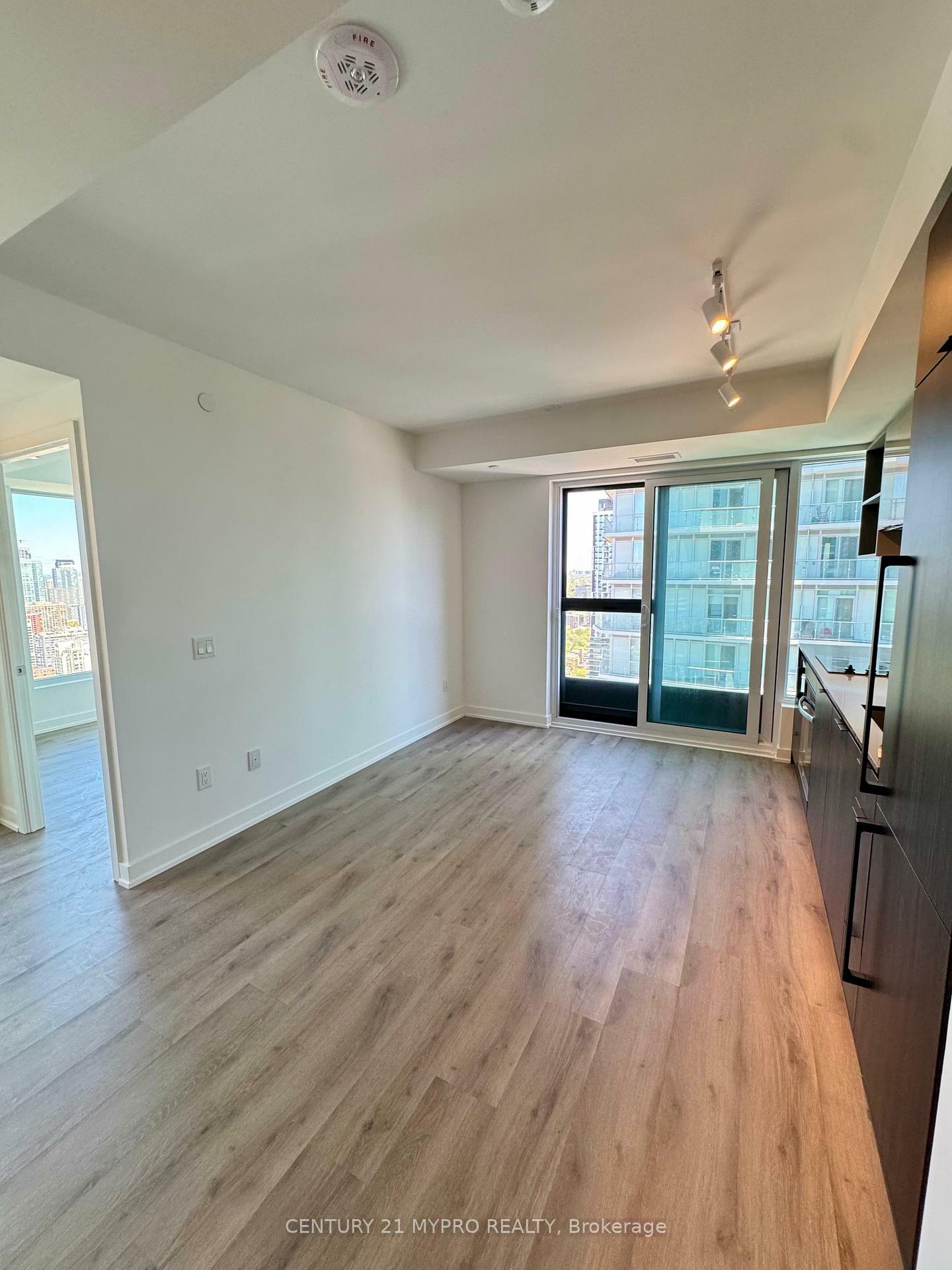 Property Photo: 252 Church Street 4506 ON M5B 0E6