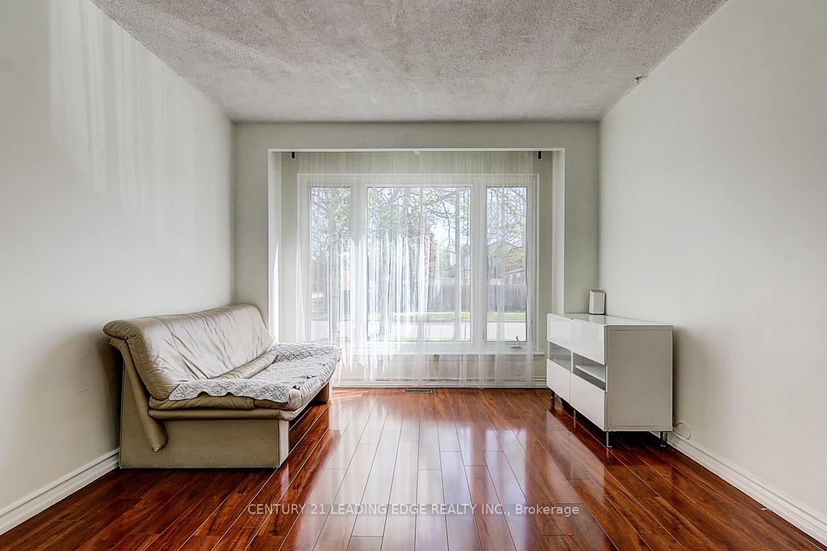 Photo de la propriété: 64 Alexmuir Boulevard ON M1V 1K1