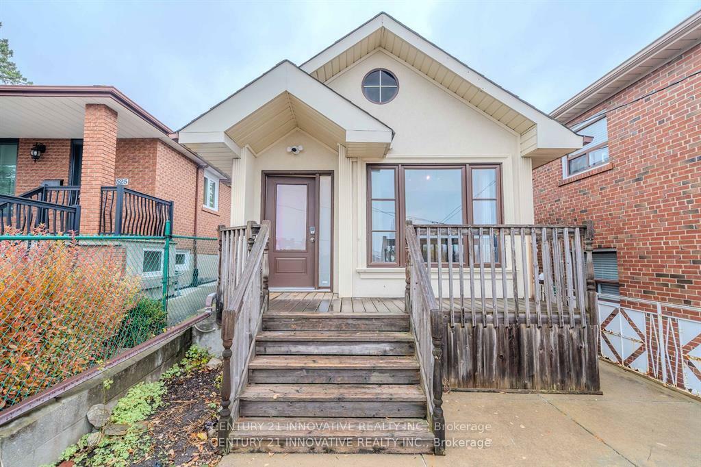 Photo de la propriété: 523 Westmount Avenue Upper ON M6E 3N6