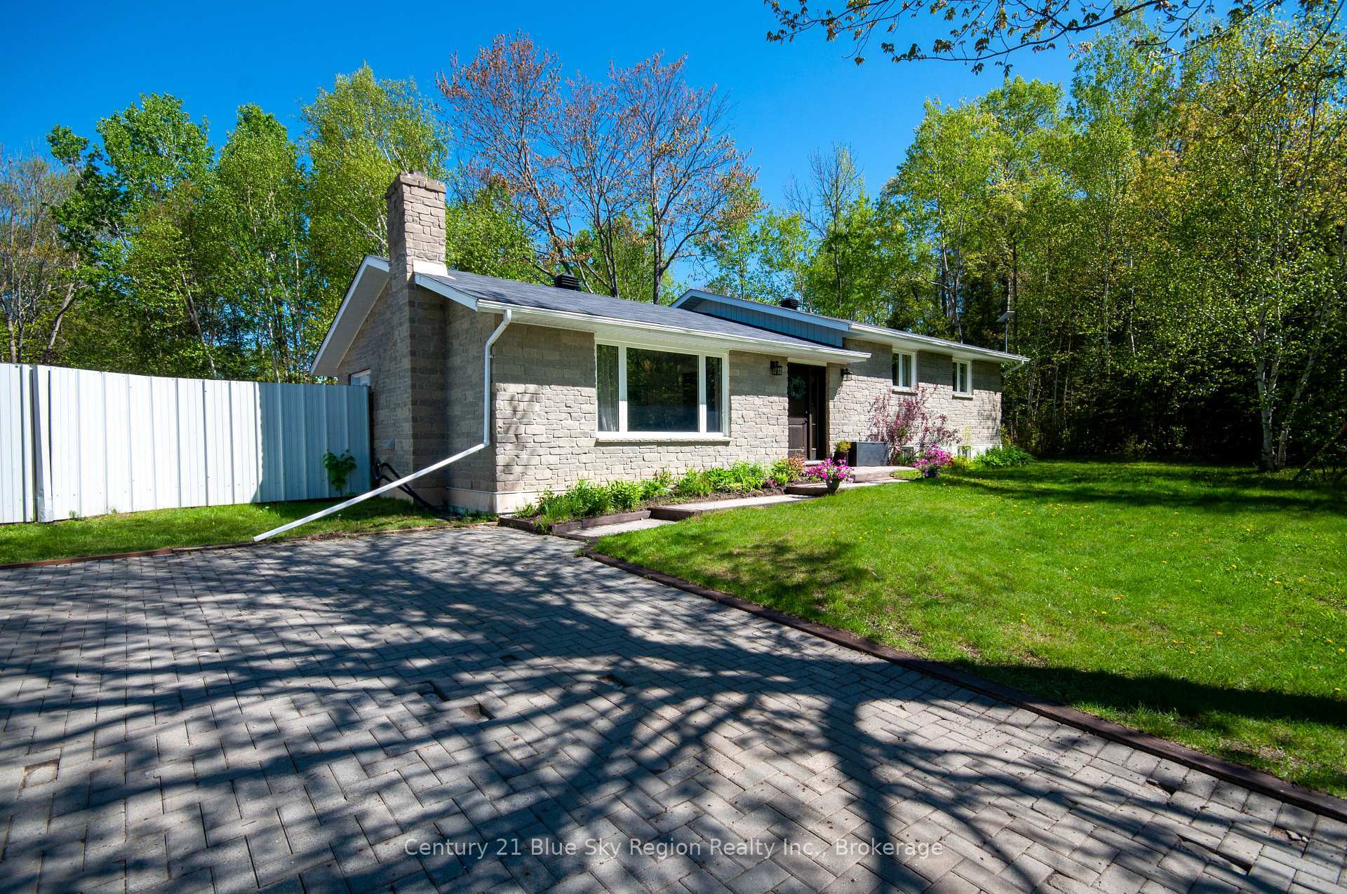 Property Photo: 21 Denise Drive ON P0H 1B0