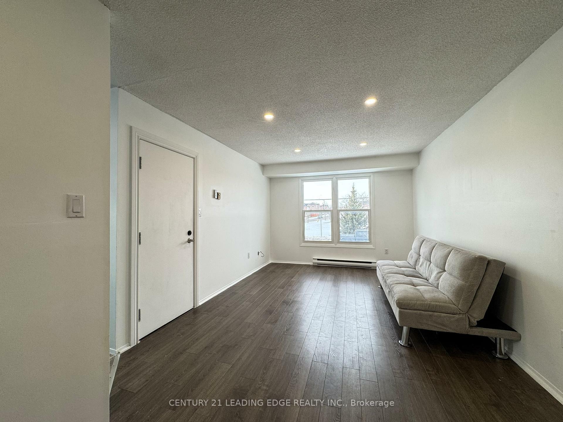 29 Wellington Avenue E Upper  Oshawa ON L1H 8P1 photo