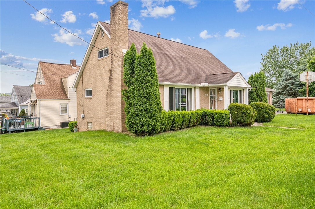 Property Photo: 805 Willow St PA 15642
