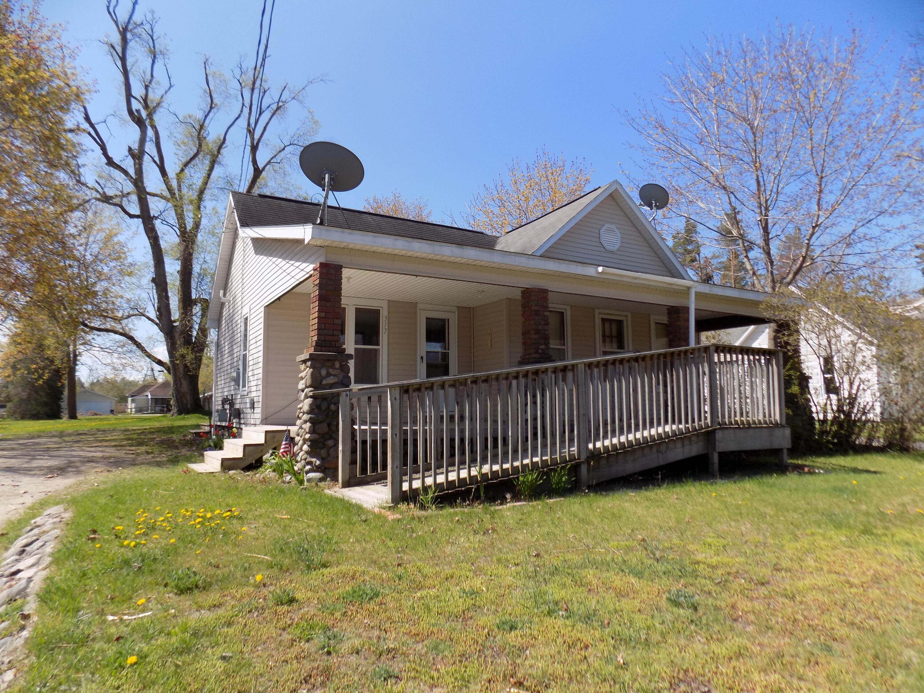 317 Pine Hill Avenue  Cheboygan MI 49721 photo