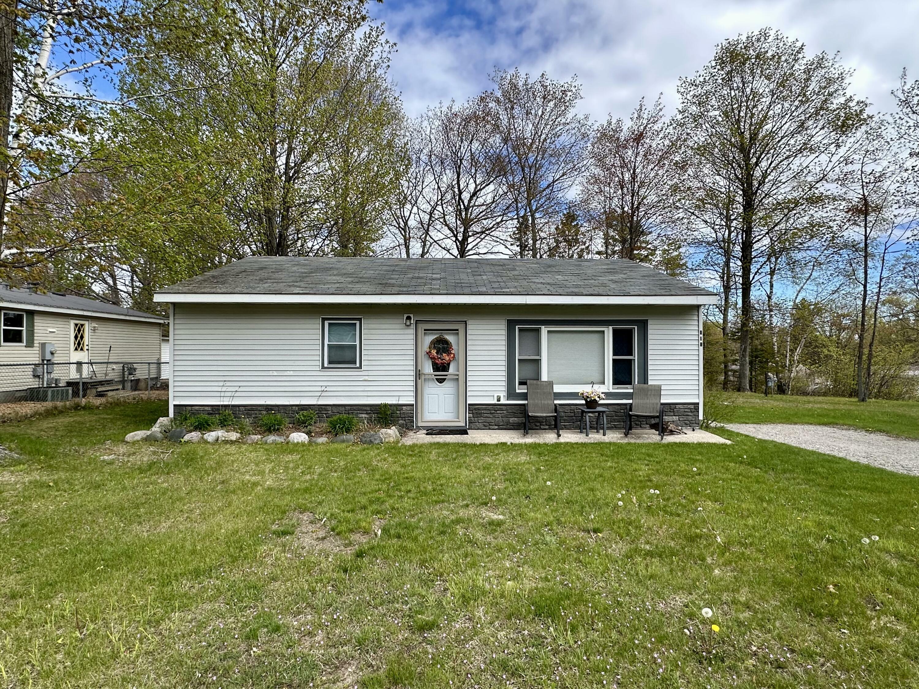 914 W Cadillac Street  Mackinaw City MI 49701 photo