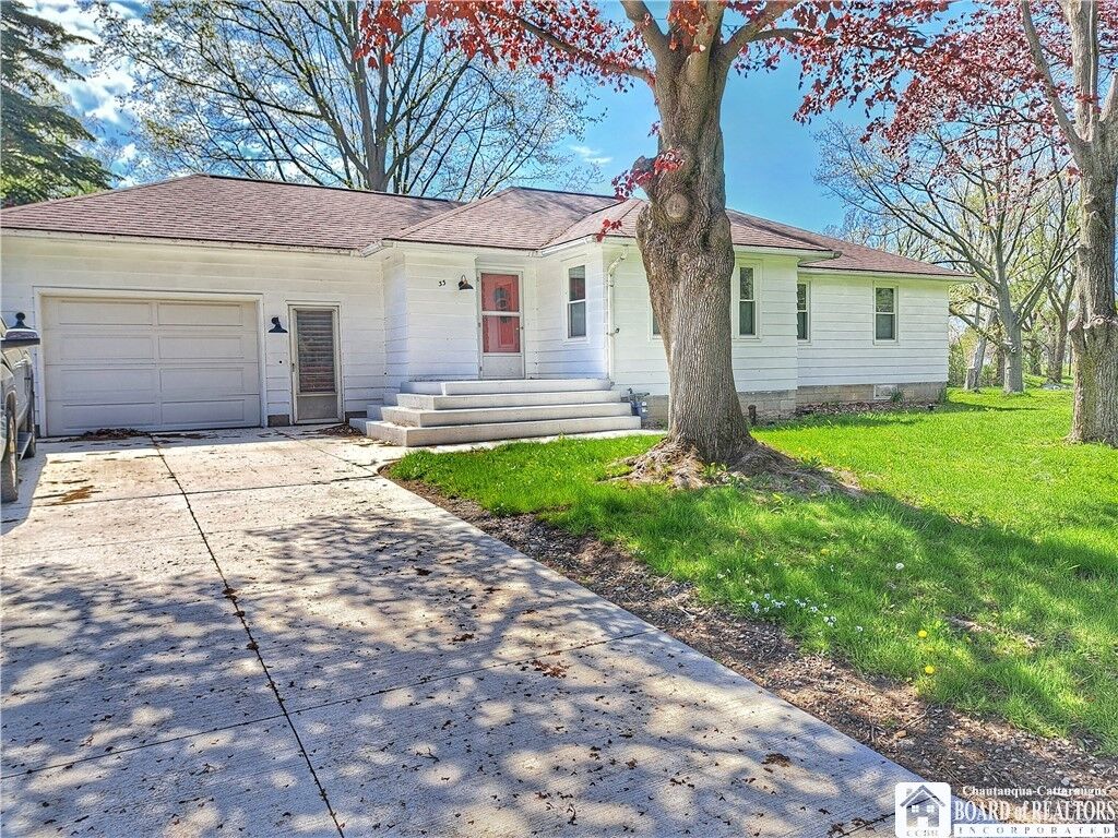 Property Photo:  33 Wright Park Drive  NY 14048 