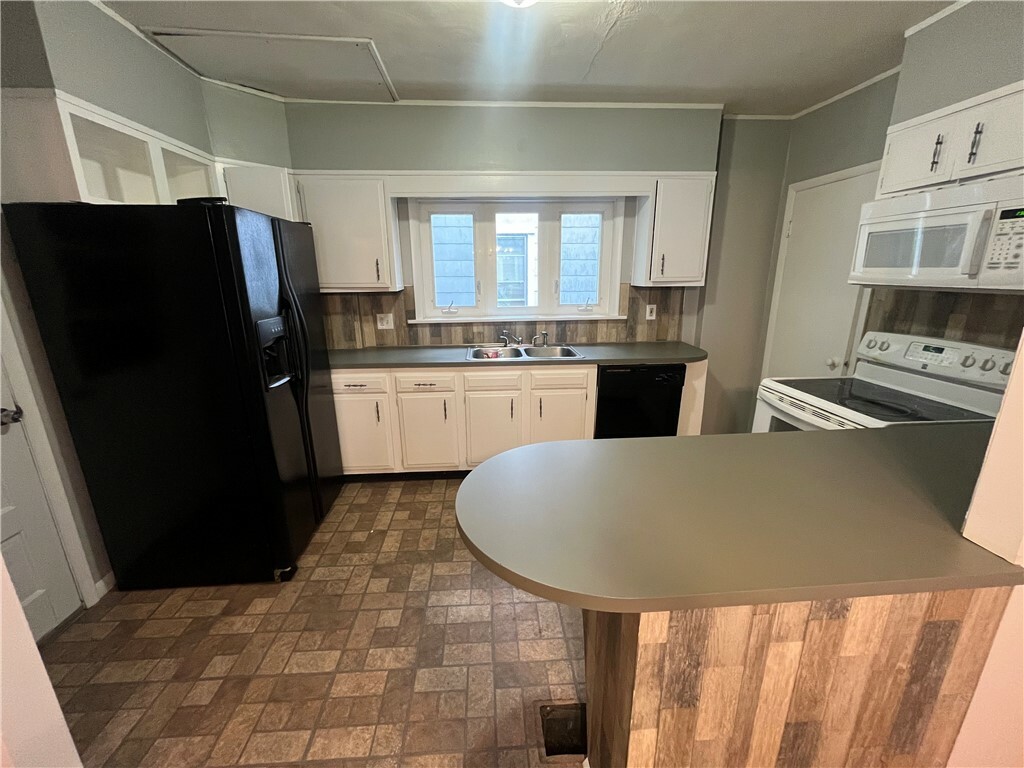 Property Photo: 142 W William Street NY 14830