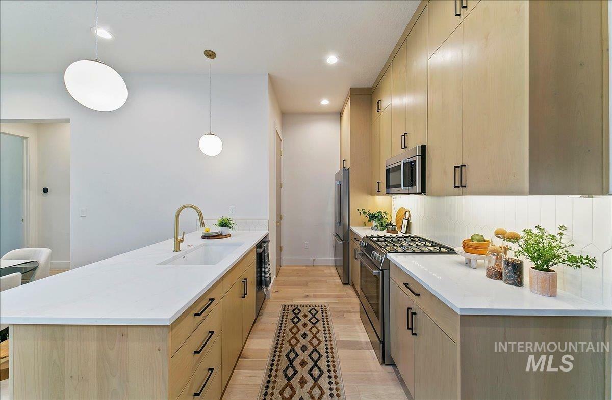 Property Photo: 6480 S Astoria Ave ID 83642