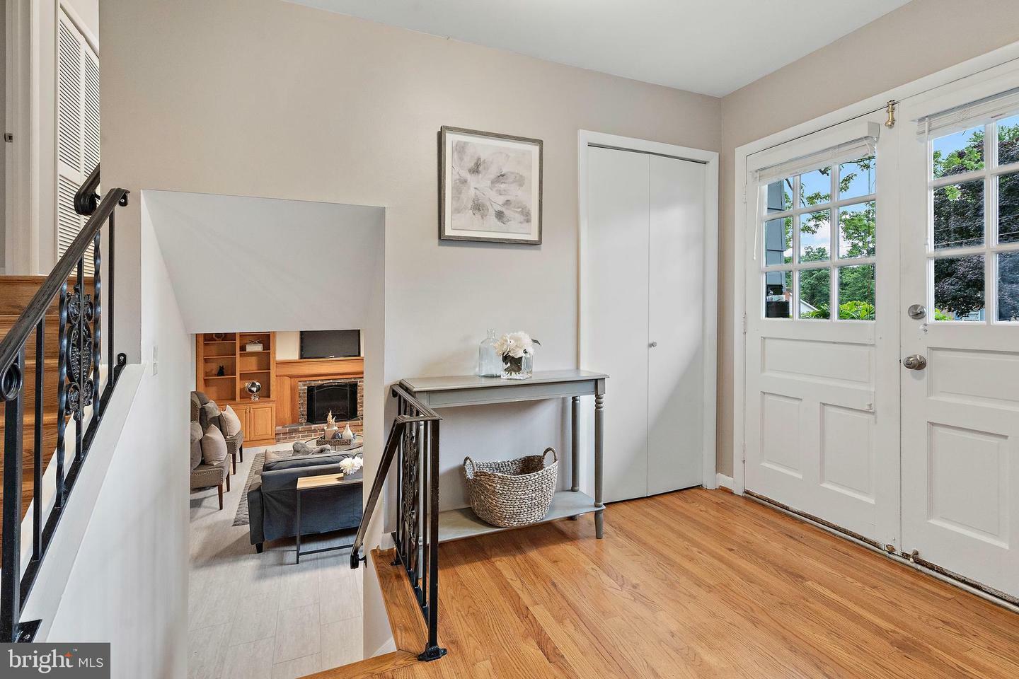Property Photo: 6218 Thornwood Drive VA 22310