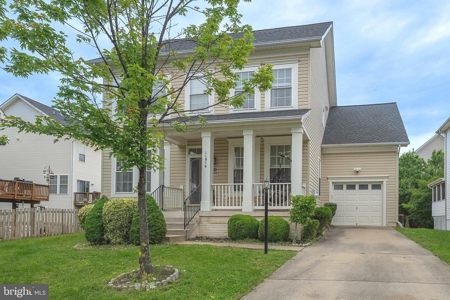 Property Photo: 11914 Rayborn Creek Drive VA 20109
