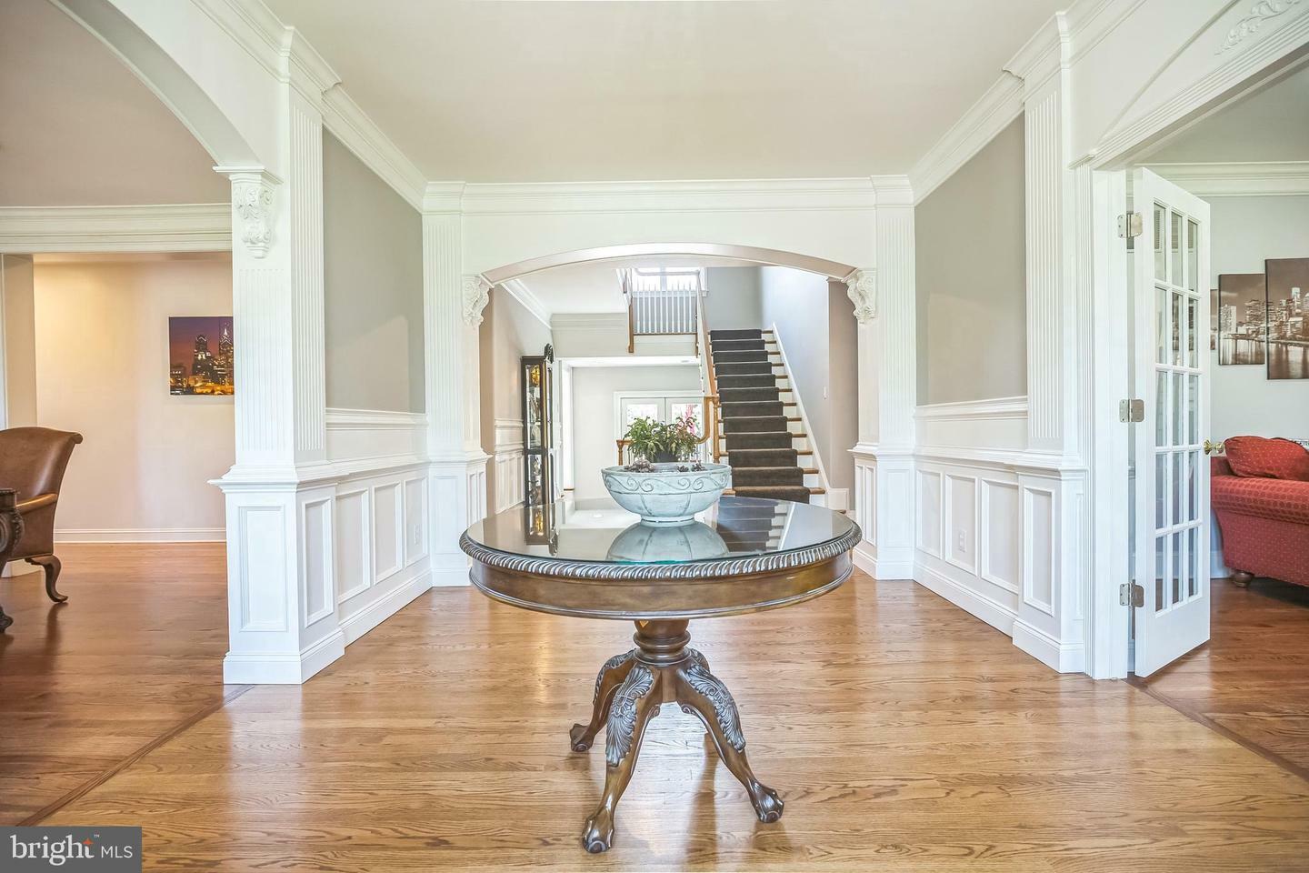 Property Photo: 710 Daventry Way PA 19002