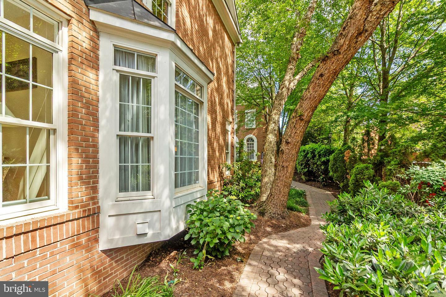 Property Photo: 429 Park Avenue VA 22046