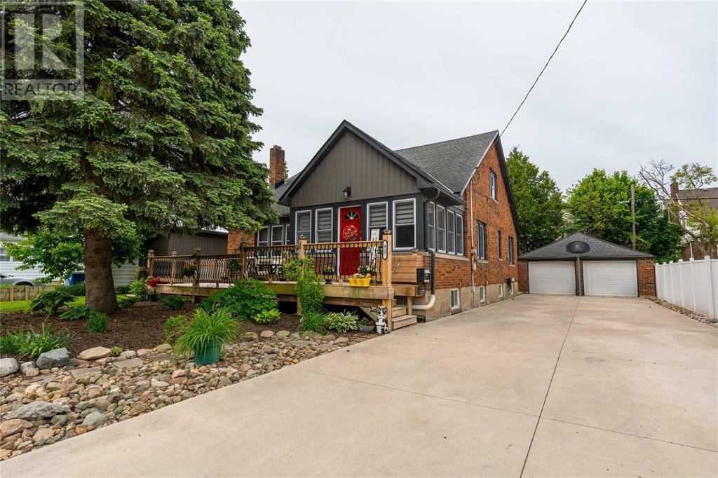 Photo de la propriété: 427 Lafontaine Street ON N8A 4J3