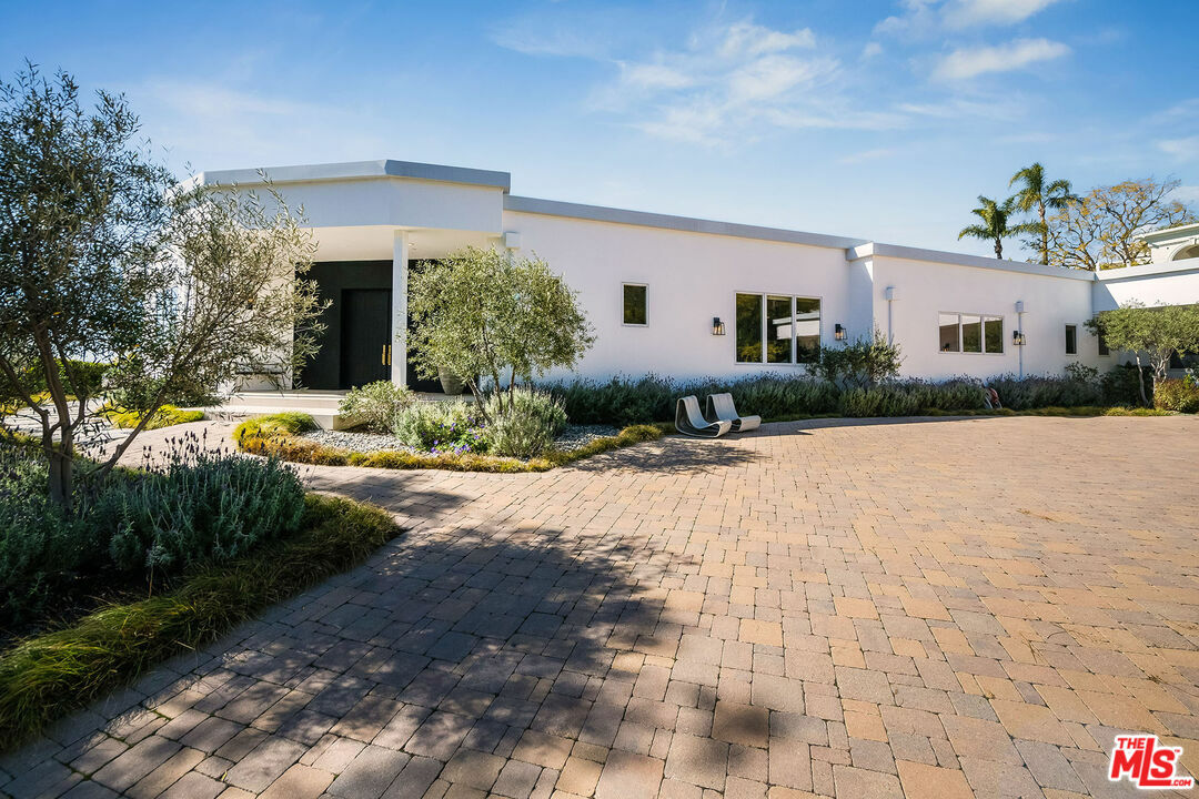 Property Photo: 580 Chalette Dr CA 90210