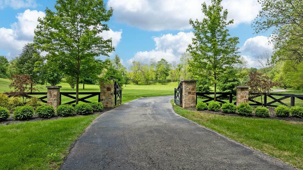 Property Photo: 4056 Courter SW Road OH 43062