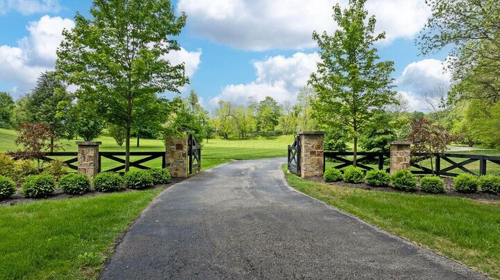Property Photo:  4056 Courter SW Road  OH 43062 