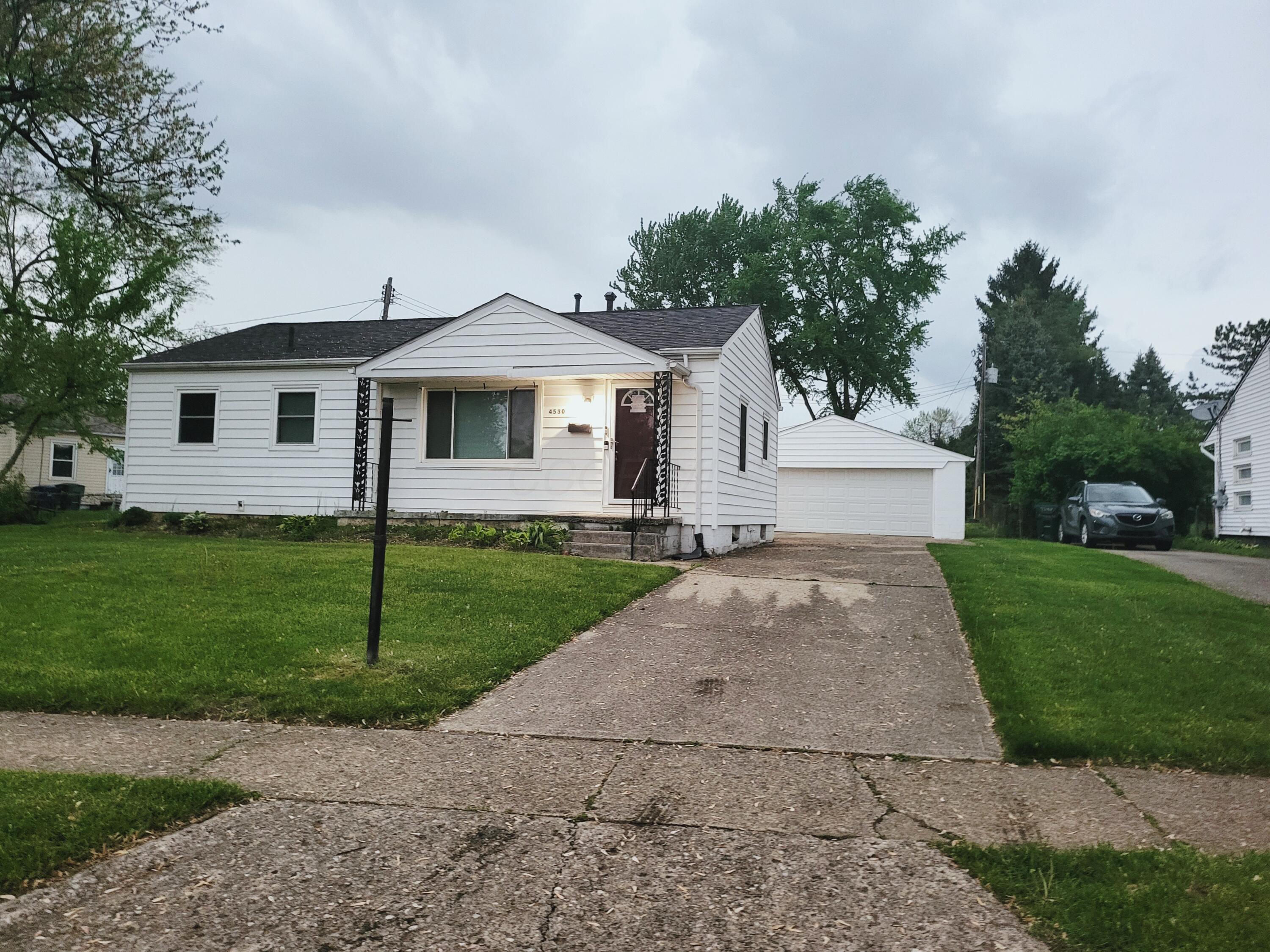 4530 Amesbury Road  Columbus OH 43227 photo