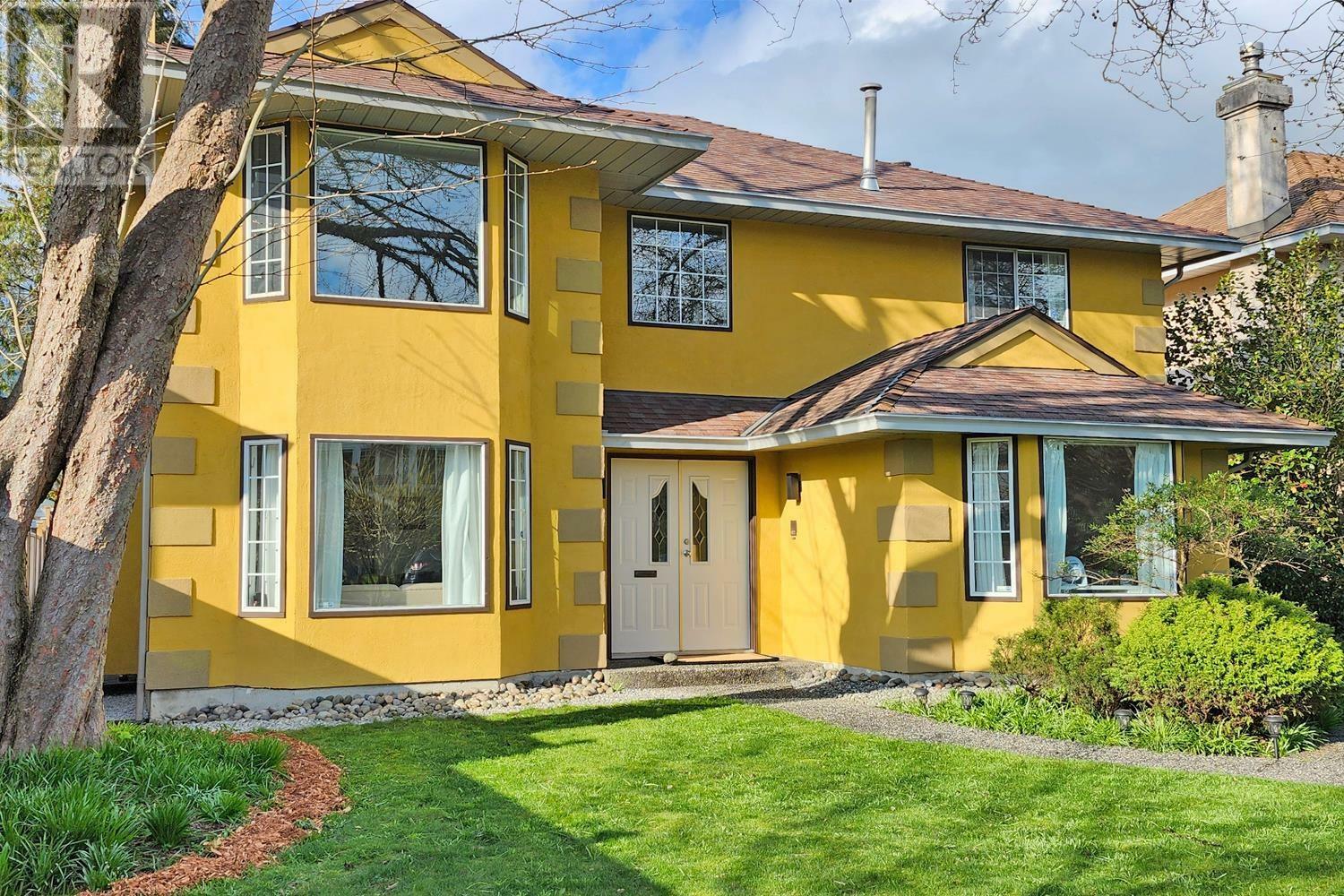 Property Photo: 348 East 17 Street BC V7L 2V9