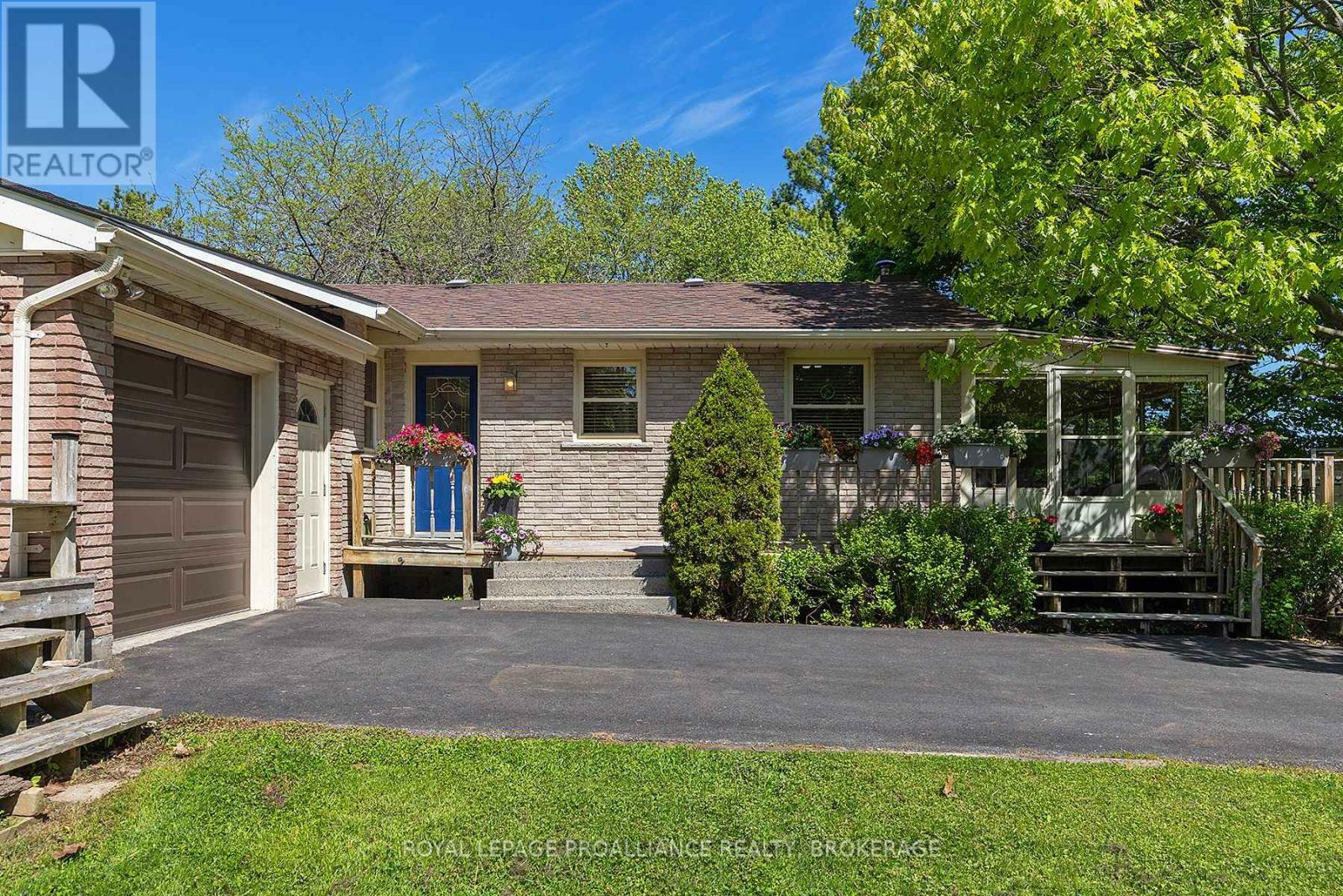 Property Photo: 2268 Morven Crescent ON K7R 3K6