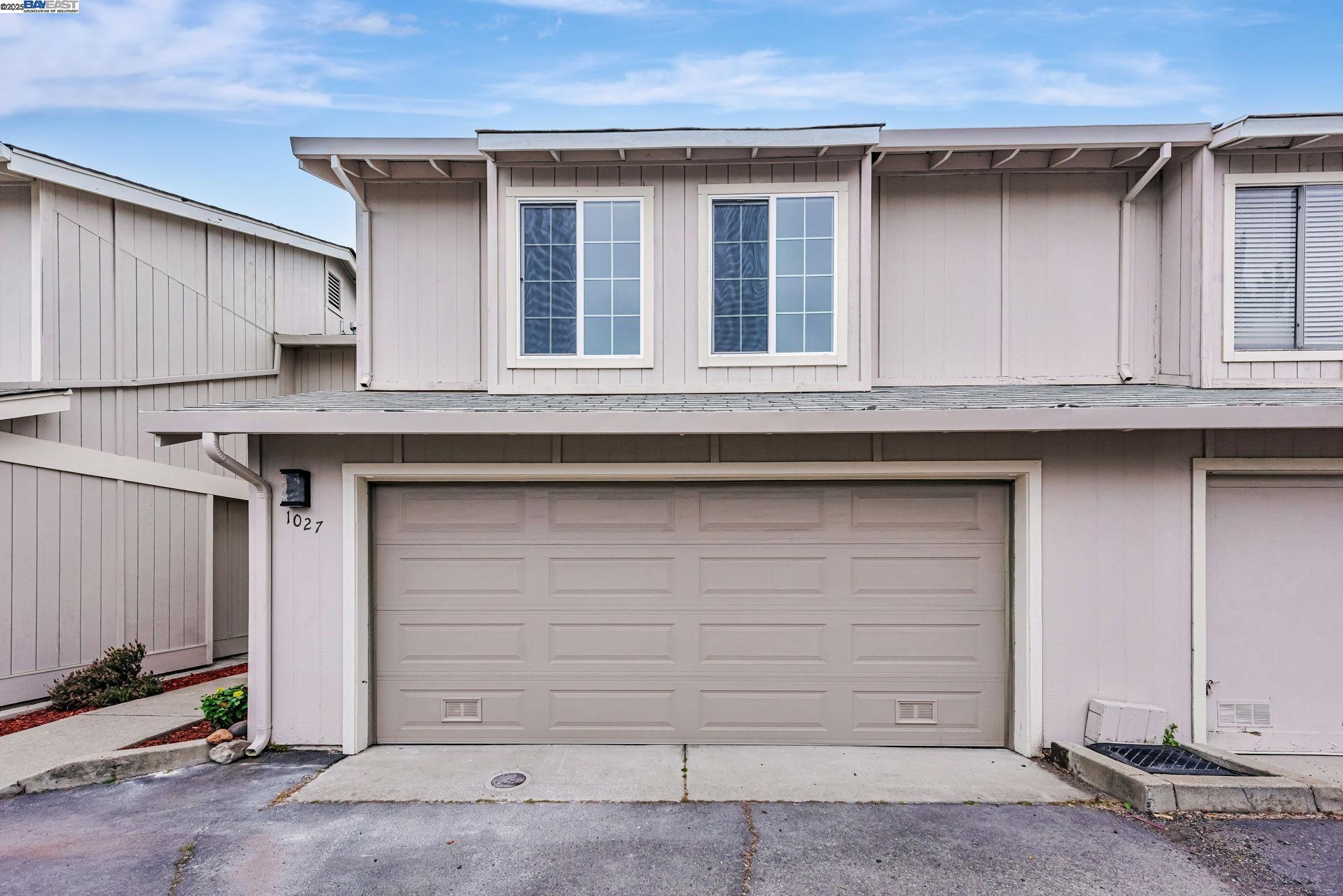 Property Photo: 1027 Evans Ct CA 94544