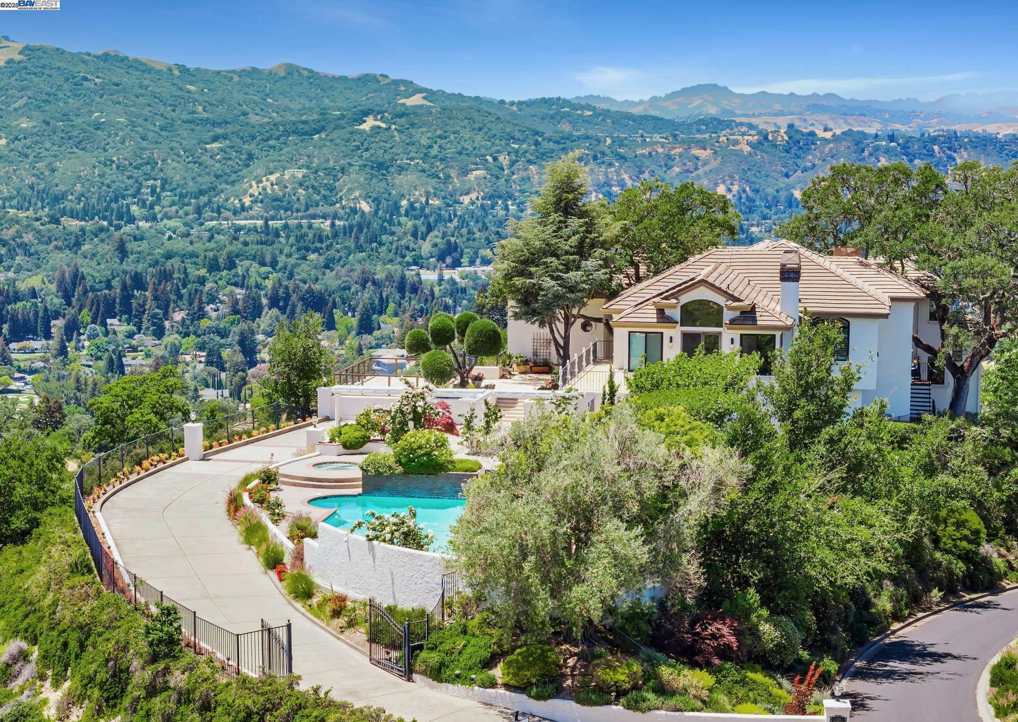 Property Photo: 530 Oakshire Pl CA 94507
