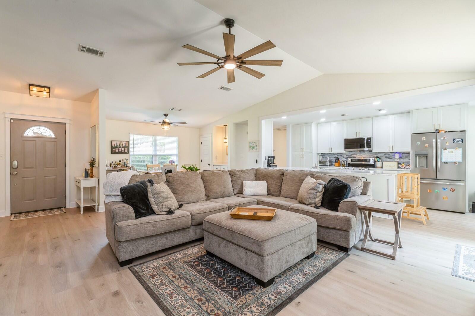 Property Photo: 1148 Pin Oak Circle FL 32578