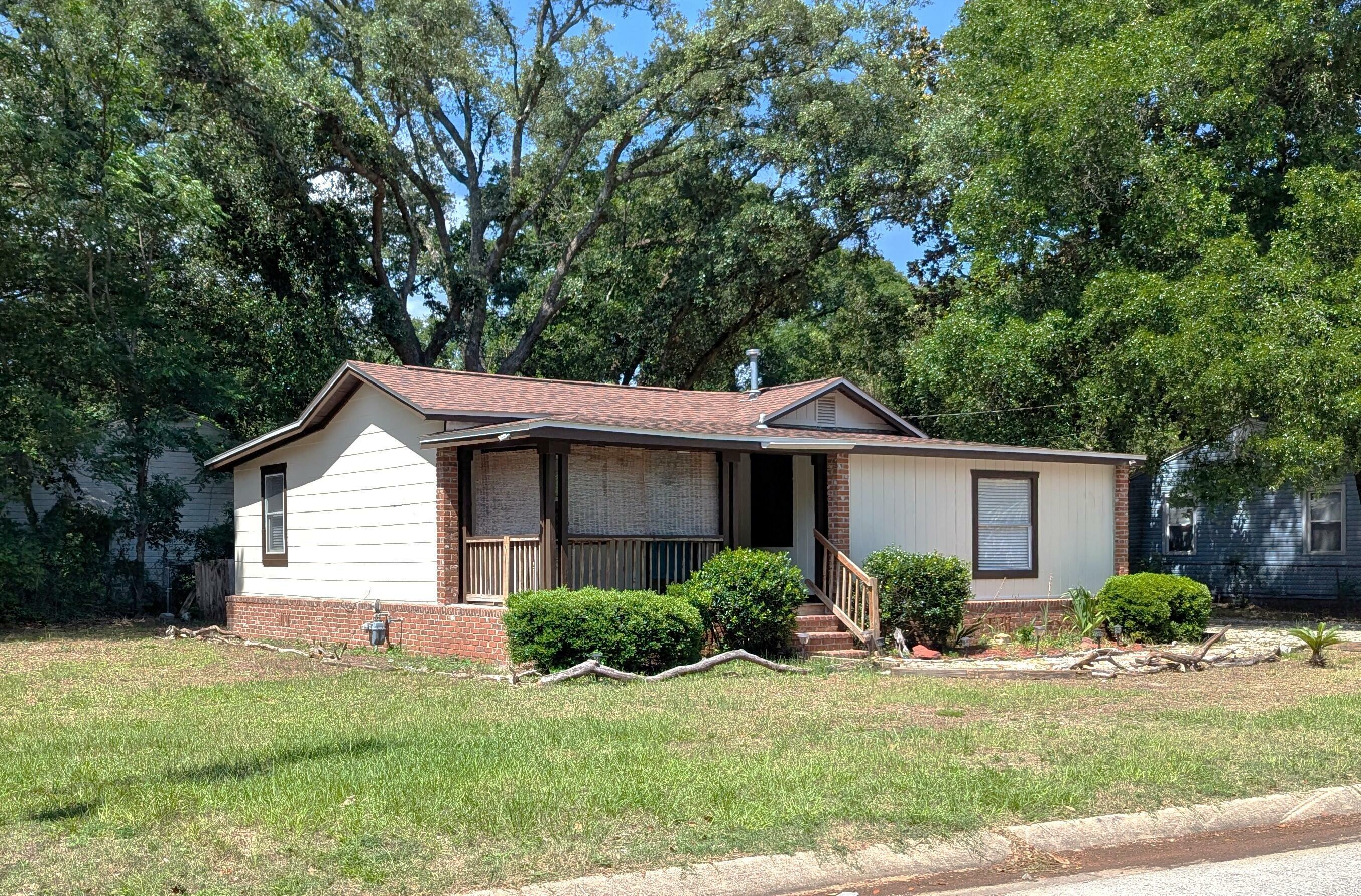 Property Photo:  10 Kennington Drive  FL 32507 