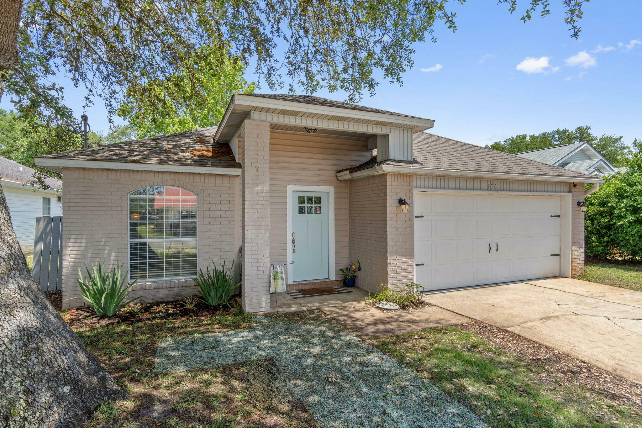 Property Photo:  476 Rush Park Circle  FL 32569 
