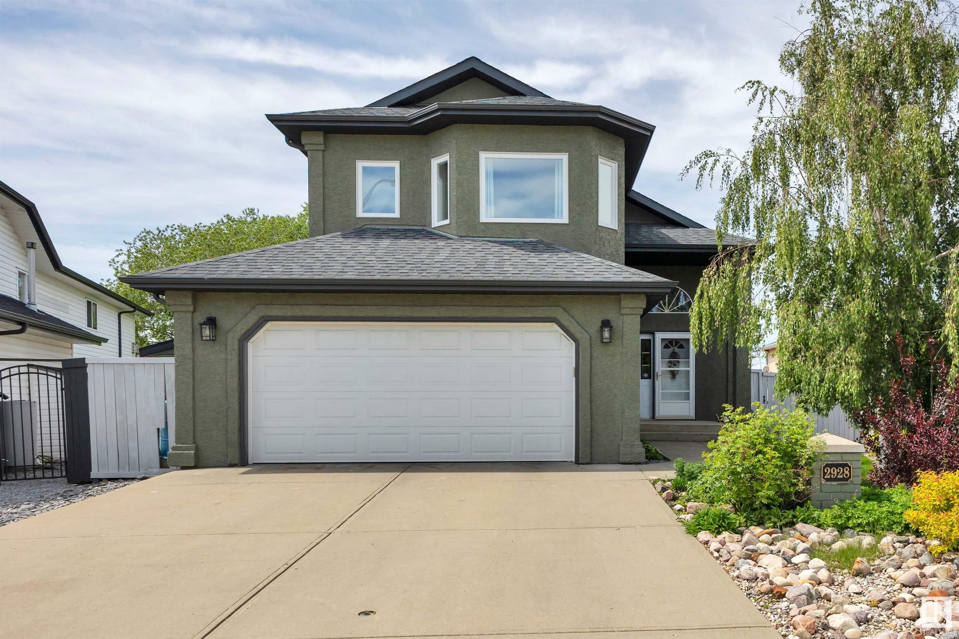 Property Photo: 2928 39 Avenue NW AB T6T 1L2