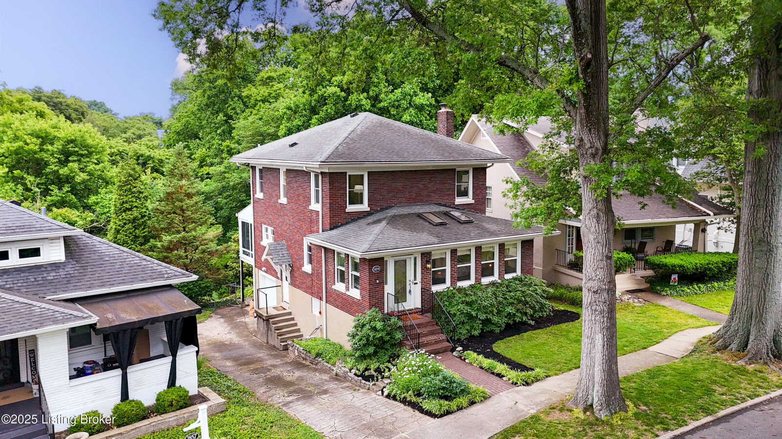 Property Photo:  1859 Yale Dr  KY 40205 