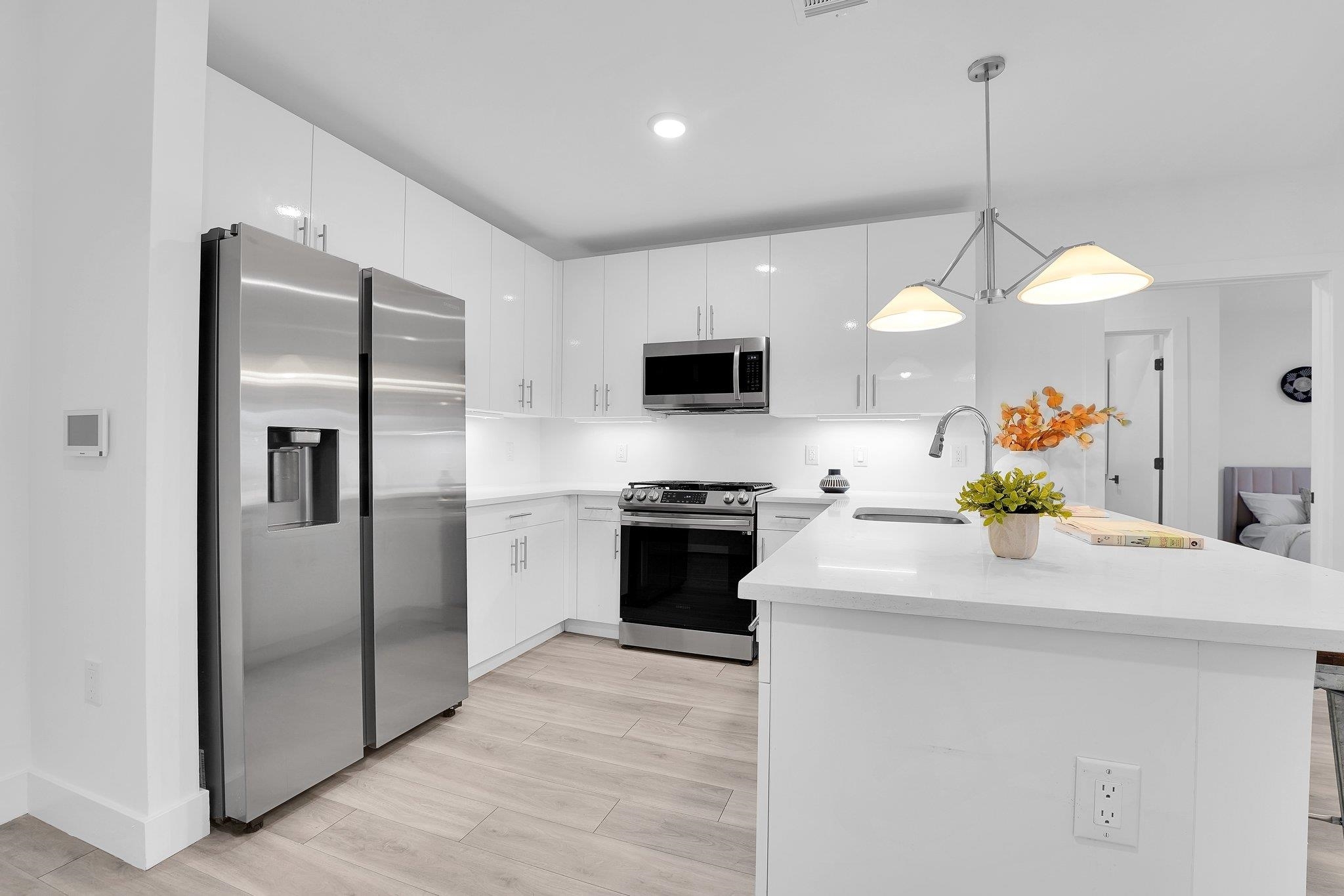 Property Photo: 117 West 2nd St 202 NJ 07002