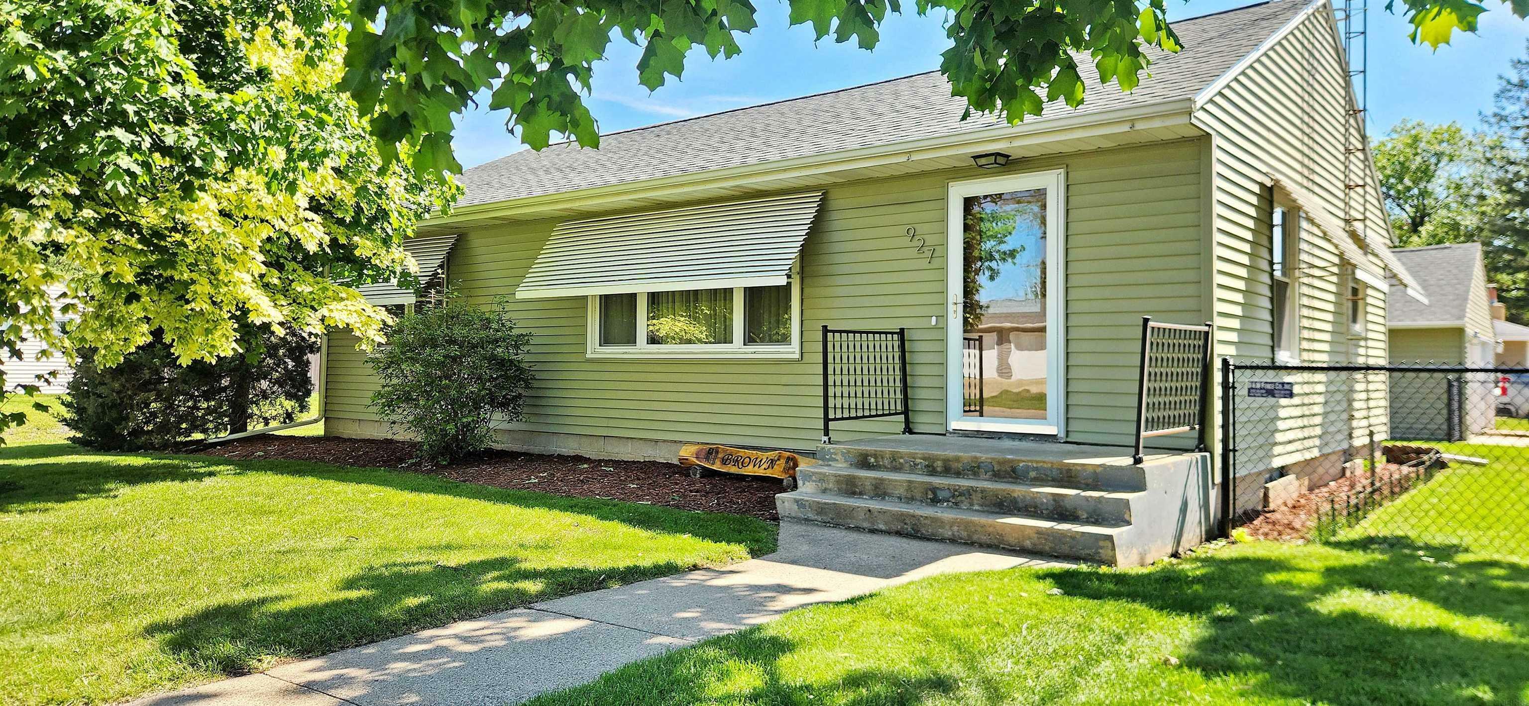 927 SW 1st Street  Waverly IA 50677 photo