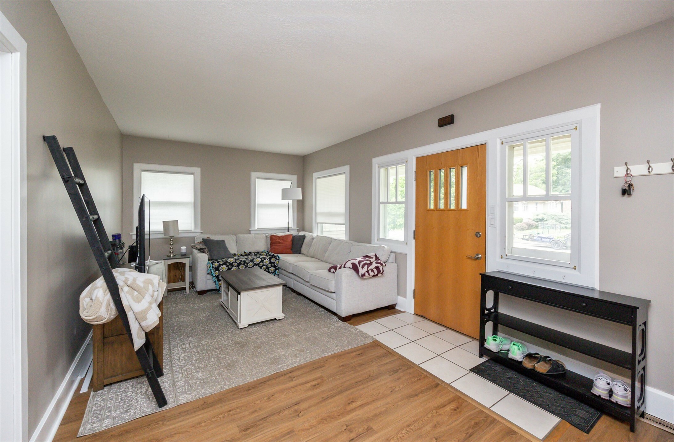 Property Photo: 1058 40th Street IA 50311