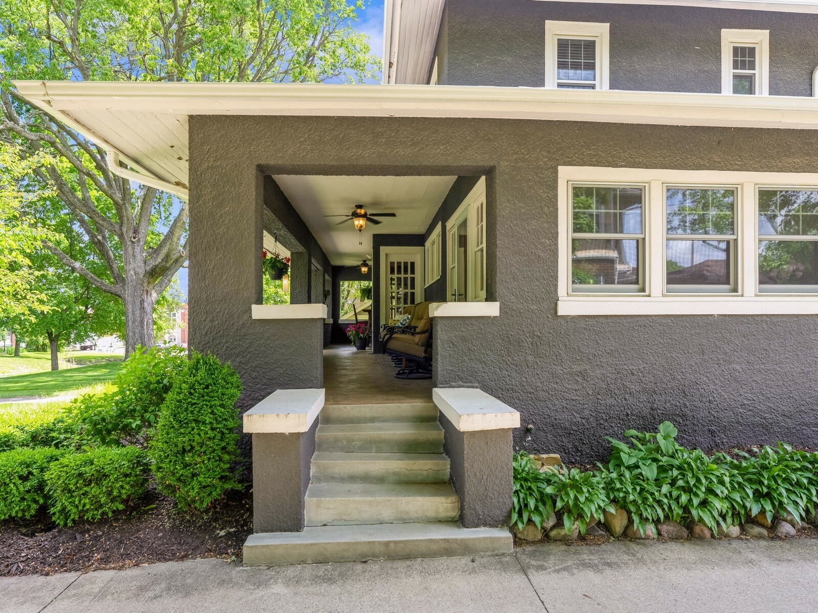 Property Photo: 912 45th Street IA 50312