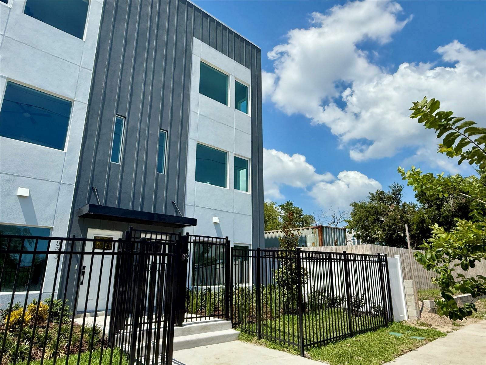 Property Photo: 851 6th Avenue S FL 33701