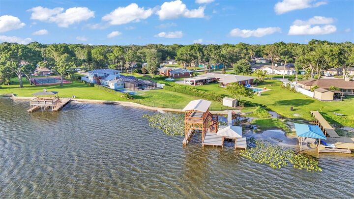 Property Photo: 390 Windermere Drive FL 33809