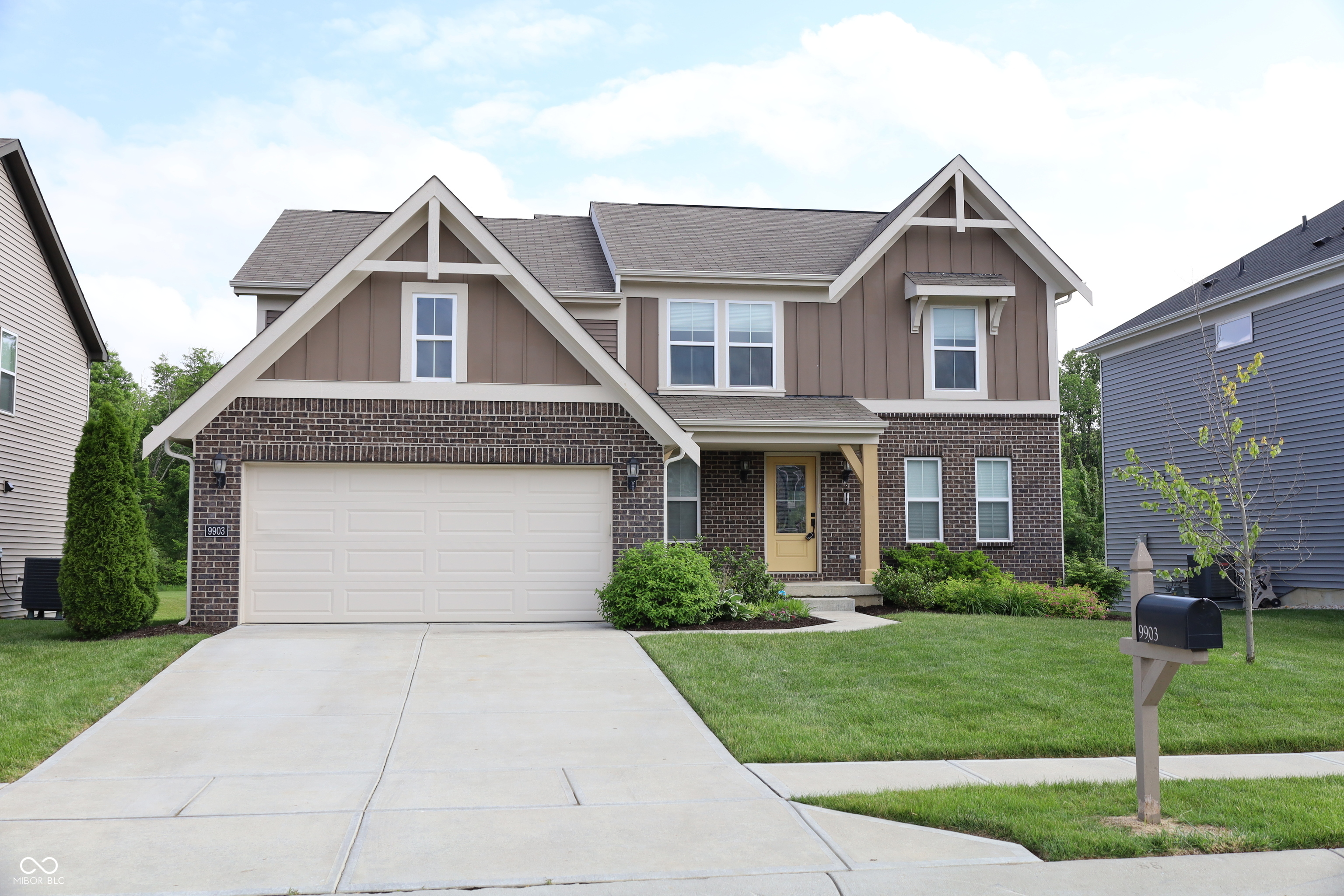 Property Photo: 9903 Deep Royal Way IN 46239
