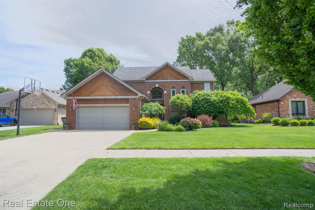Property Photo:  39888 Brylor  MI 48038 3002 
