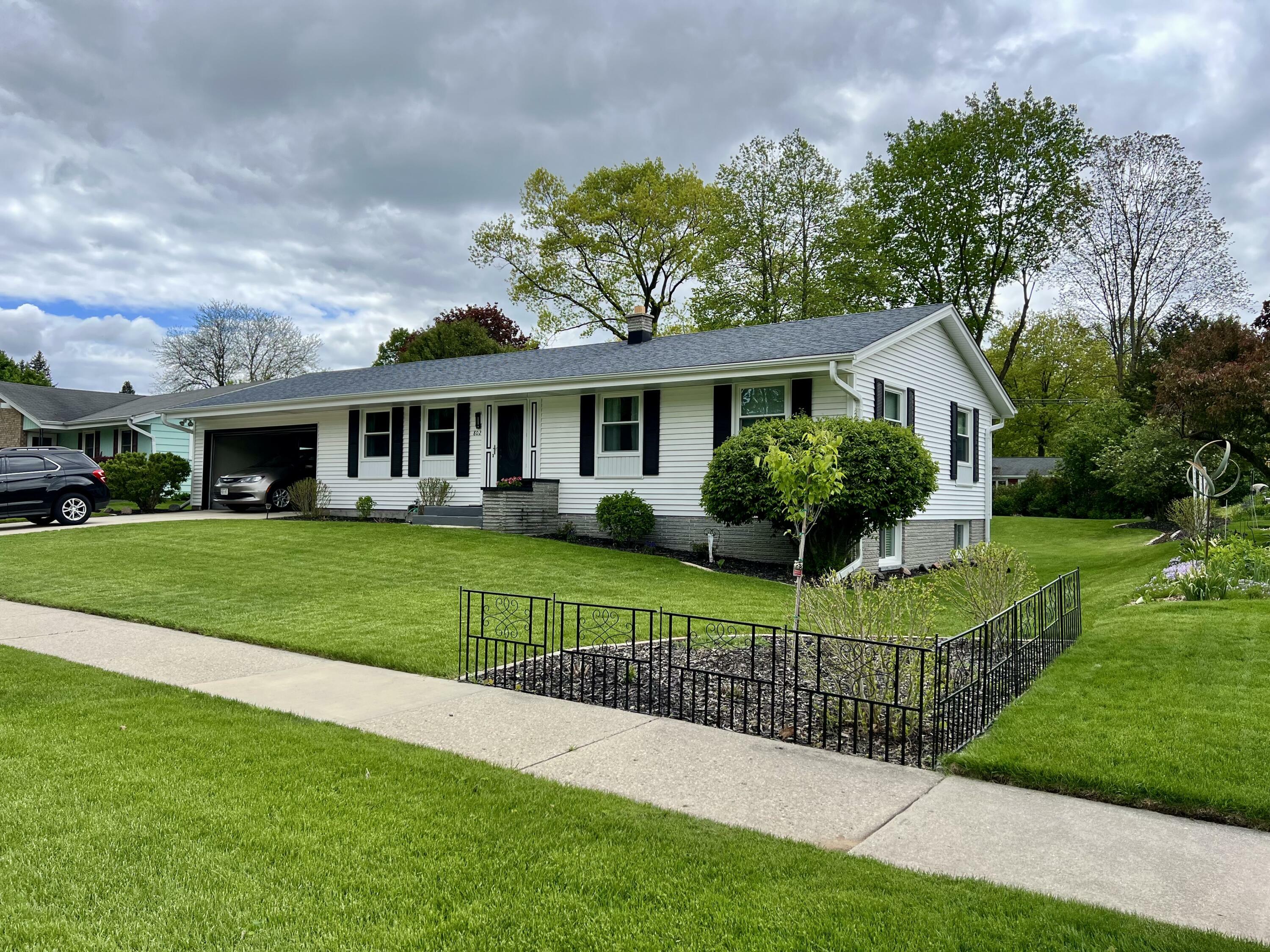 Property Photo: 802 Mulberry Dr WI 53090