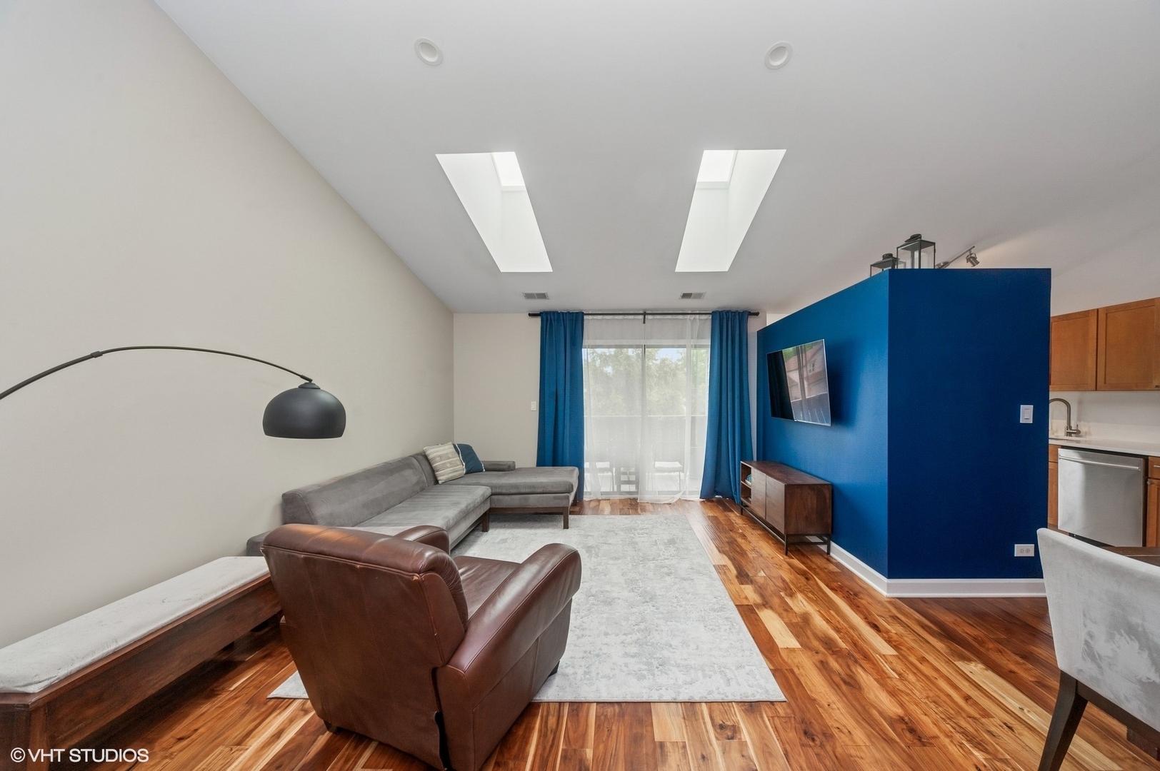 Property Photo: 1411 W Partridge Lane 4 IL 60004