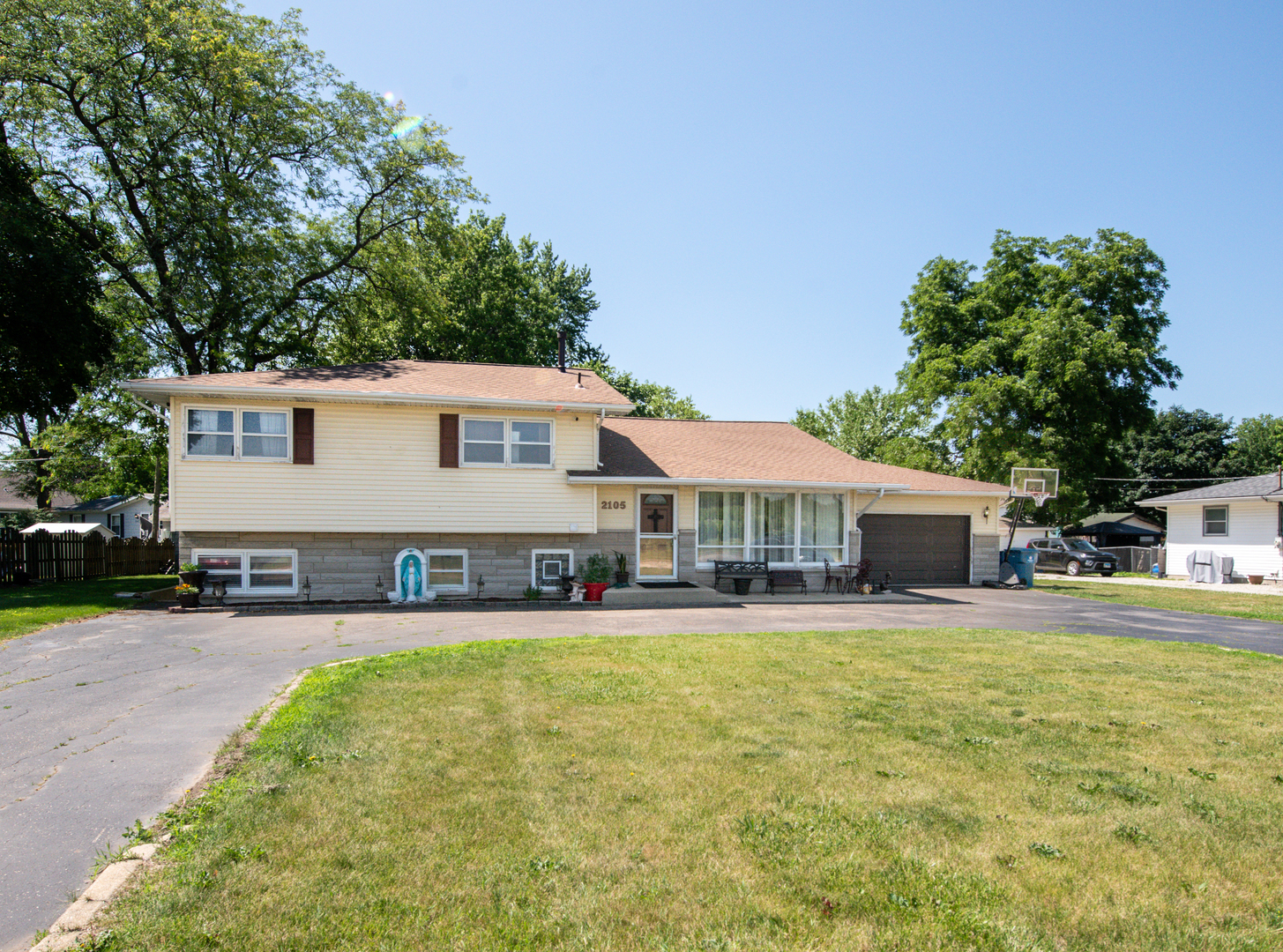 Property Photo:  2105 Caton Farm Road  IL 60403 