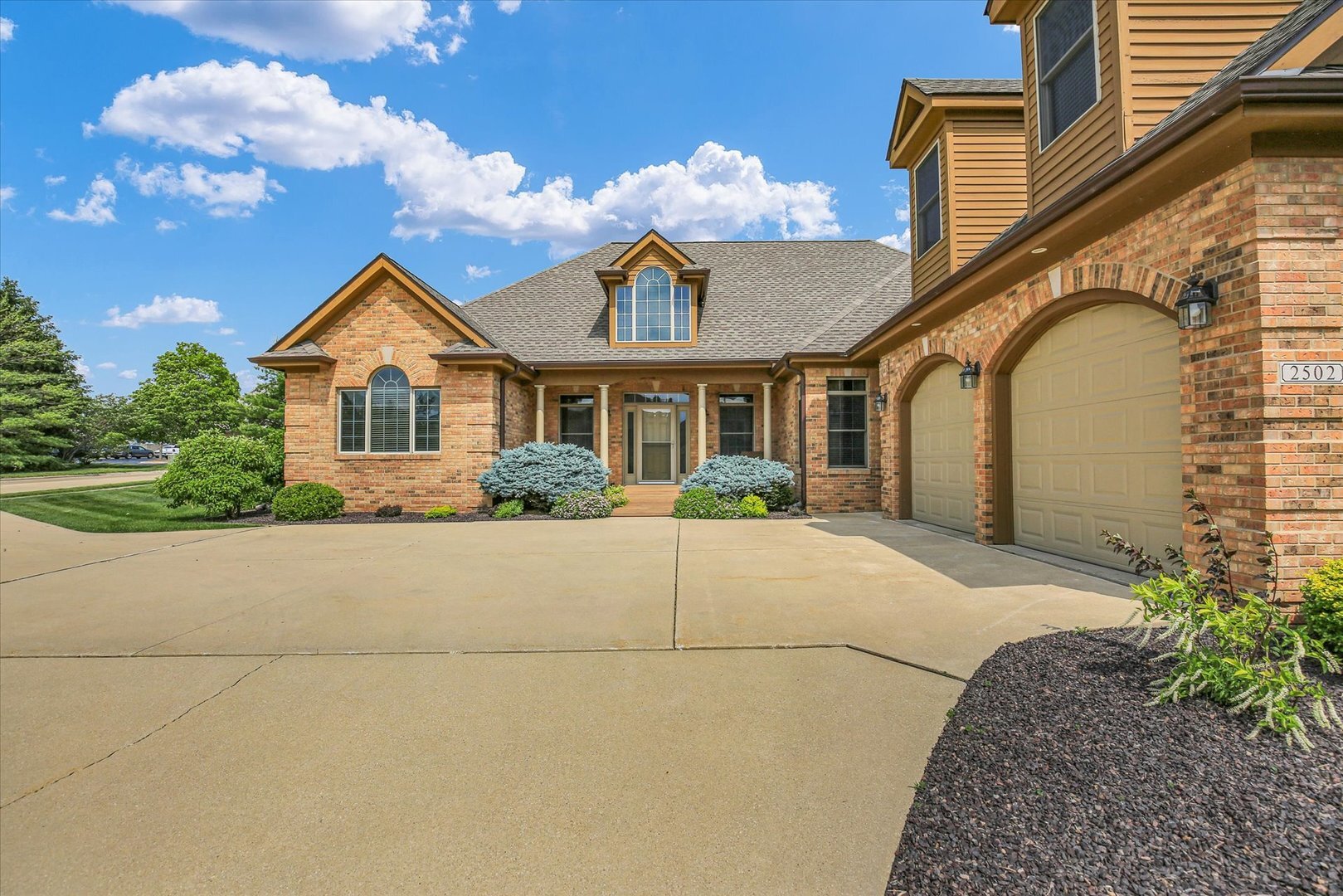 Property Photo: 2502 Prairie Ridge Place IL 61822