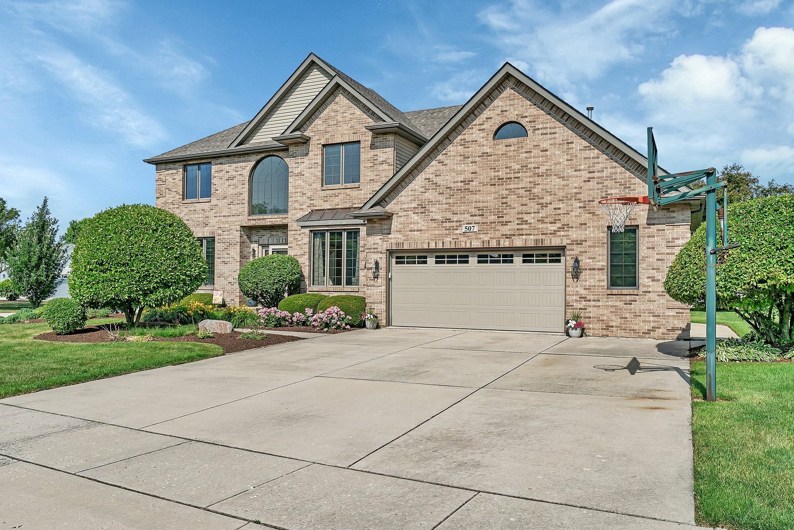 Property Photo: 507 Cambridge Lane IL 60404