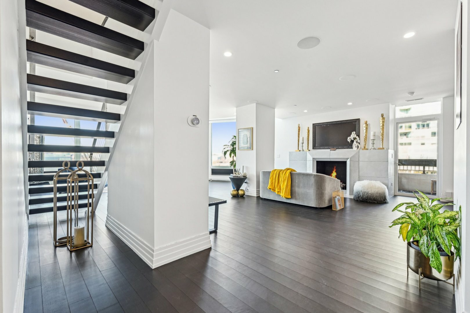 Property Photo: 600 N Kingsbury Avenue 506 IL 60610