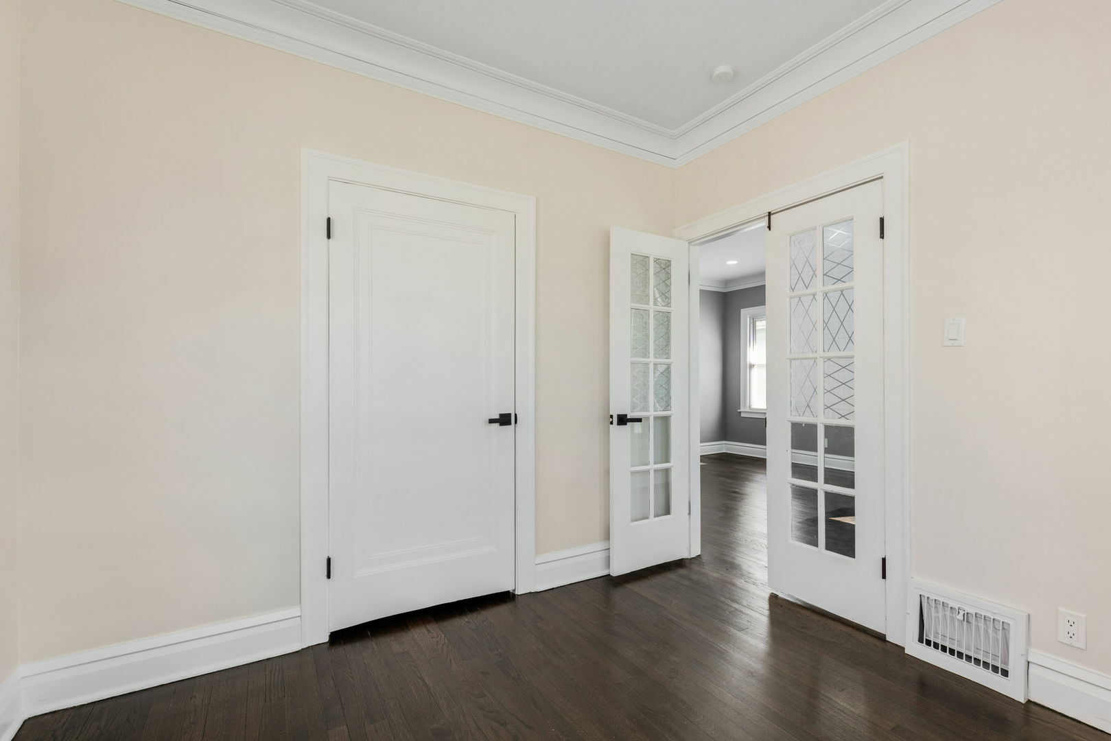 Property Photo: 228 Elizabeth Street IL 60409