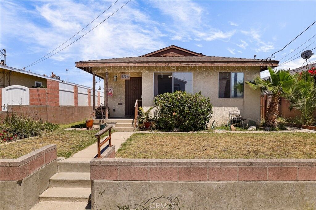 Property Photo:  1716 N Fries Avenue  CA 90744 