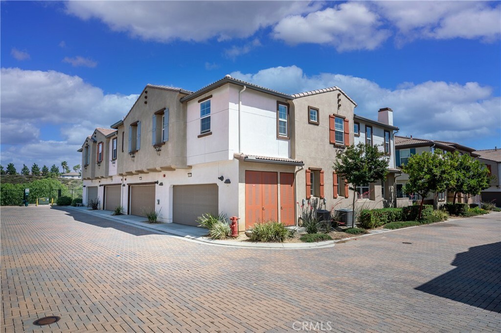 Property Photo:  40338 Calle Real  CA 92563 