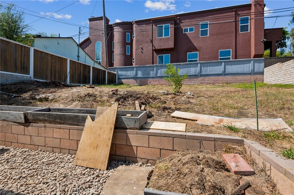 Property Photo:  703 Avenue D  CA 90277 