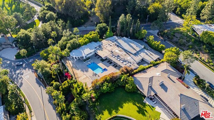 Property Photo:  430 Robert Lane  CA 90210 