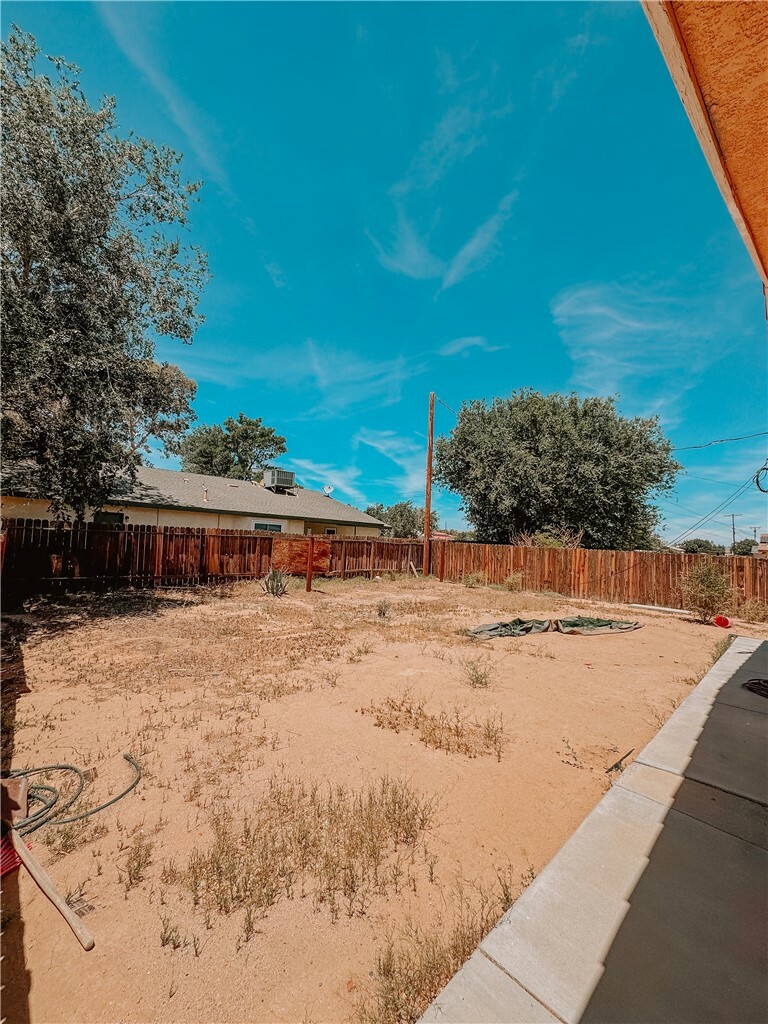 Property Photo: 8325 Great Circle Dr CA 93505