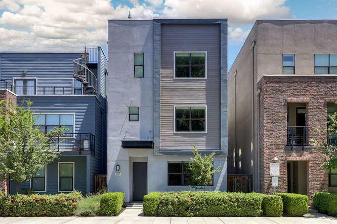 Property Photo: 307 10th Street CA 95814